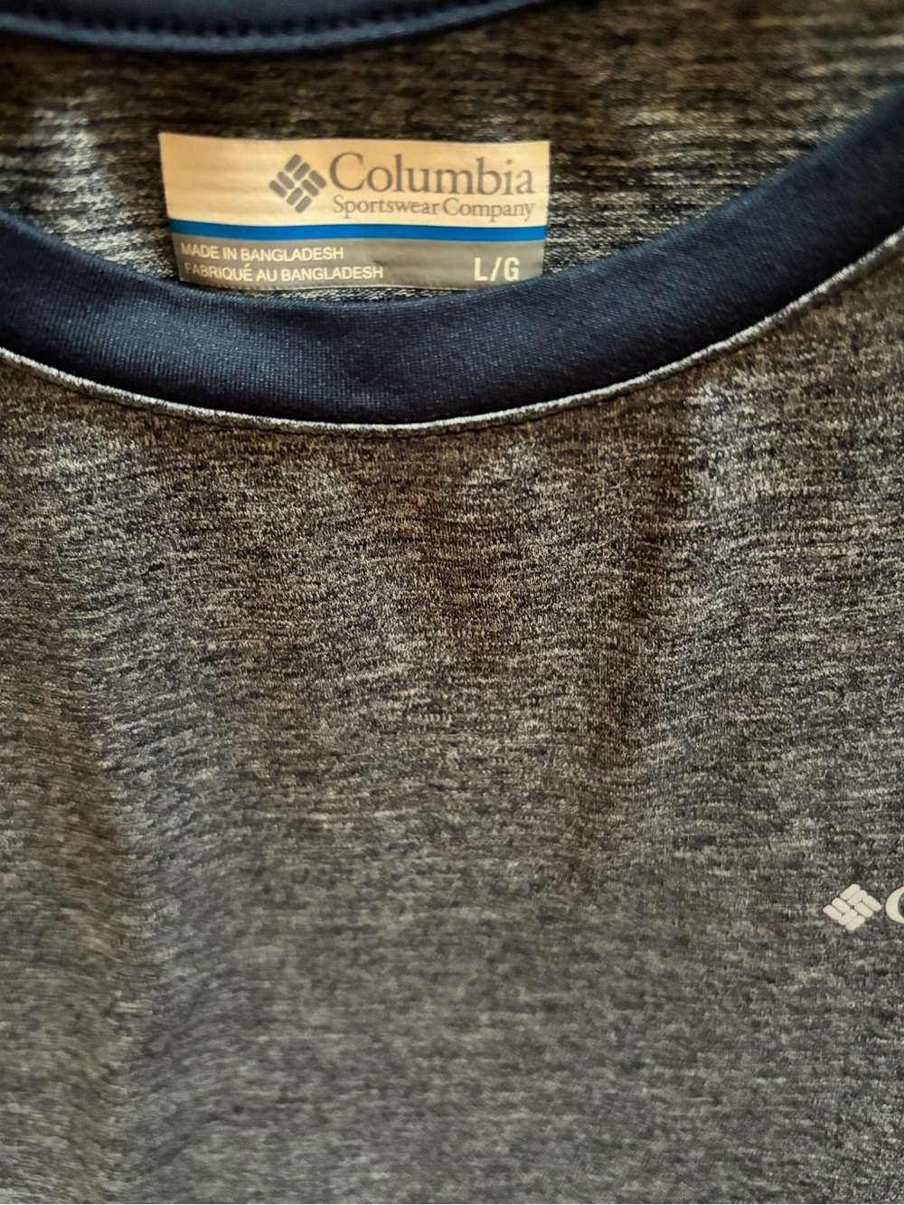 Columbia Women’s Heather Charcoal Short-Sleeve Performance Tee - Picture 3 of 4